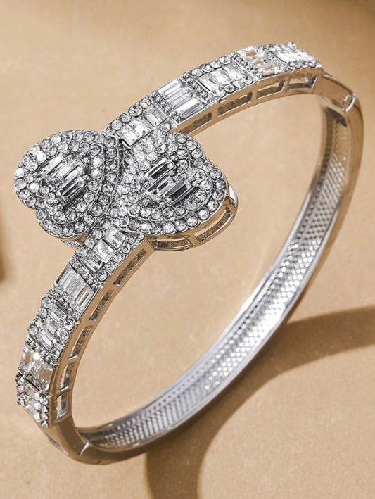 Armband mit offenen funkelnden Herzen  für Frauen