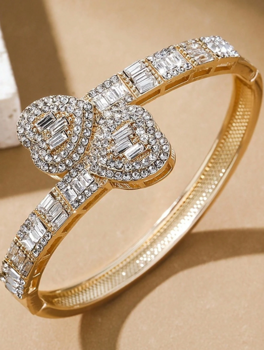 Armband mit offenen funkelnden Herzen  für Frauen