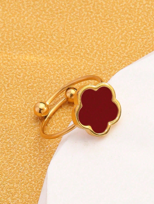 Ring mit Kleeblatt Blumendesign