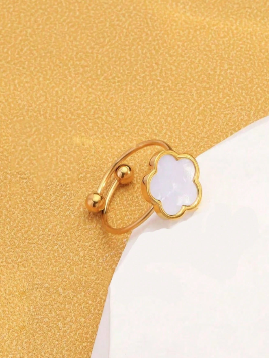 Ring mit Kleeblatt Blumendesign