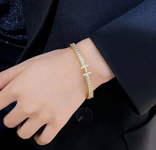 1 Stück Luxus CZ geometrischer offener Armreif